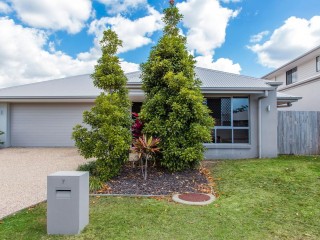 Stunning 4-Bedroom Home in Prestigious Peregian Springs - Close to Schools and Shopping Centers!