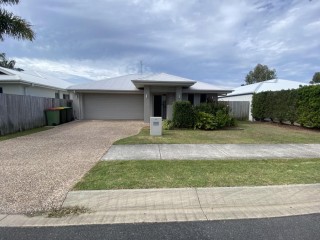 Stunning 4-Bedroom Home with Large Secure Backyard and Alfresco Dining
